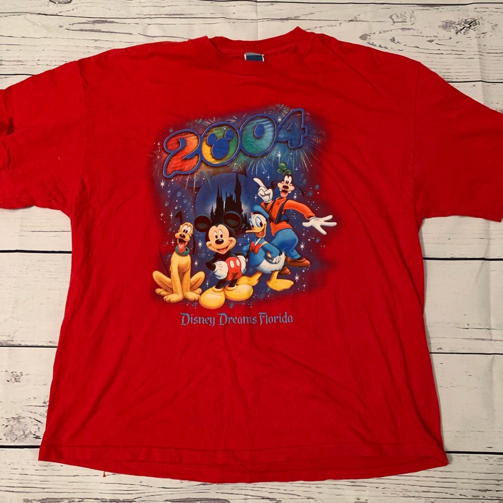 2004 Disney world shirt